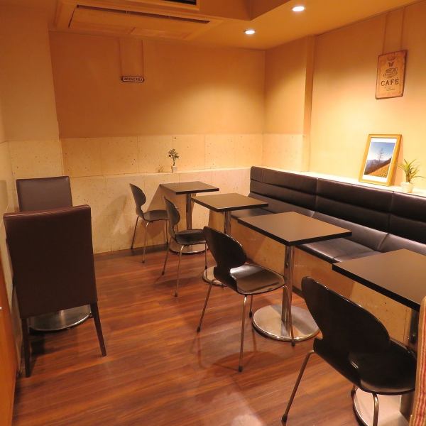 [Smoking seats] There are also sofa seats.You can use it as a coffee shop where you can smoke.Dinner reservations are welcome.