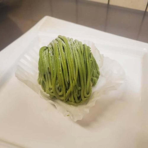 勃朗峰，勃朗峰……

新款春季蛋糕全部都是勃朗峰蛋糕……
季节限定“Amaou草莓蒙布朗”
“抹茶蒙布朗”可提前预订。
配茶享用就完美了……

#万宝龙 #Amaou草莓万宝龙 #抹茶万宝龙