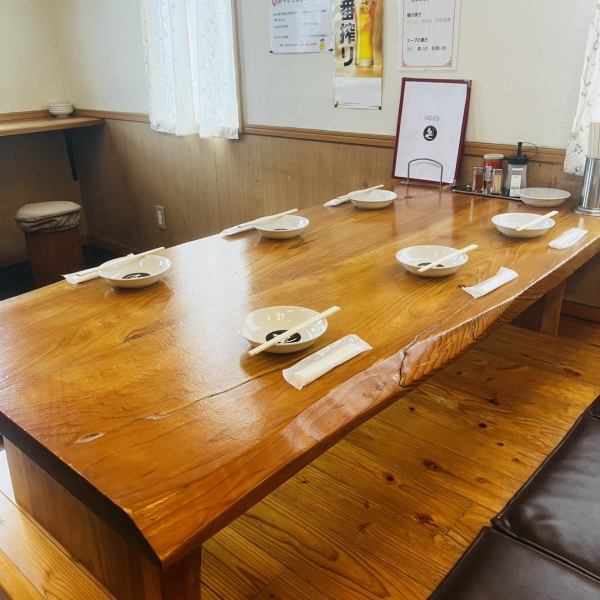 There are tatami seats, so it's perfect for family meals.The tatami room can be used according to the maximum number of people.In addition to table seats, counter seats and table seats are also available.Perfect for dining with family or friends.Please feel free to visit us!
