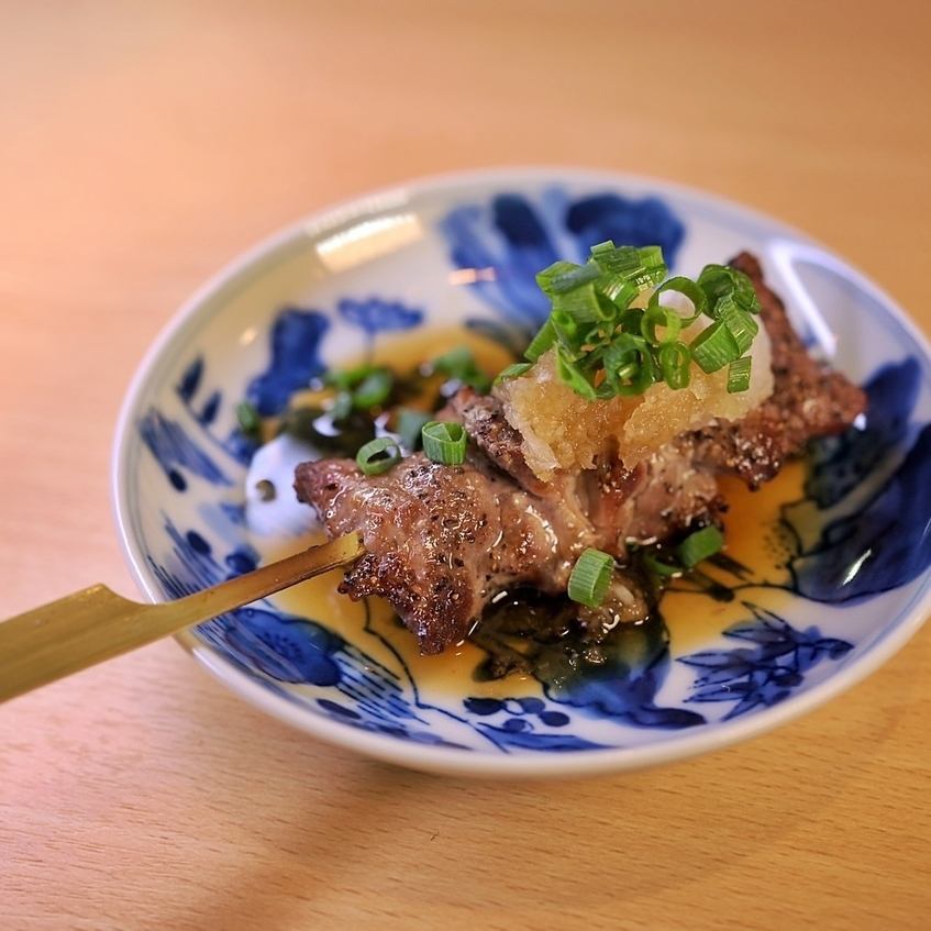 【全席喫煙可】 焼鳥を中心に一品料理も多数ご用意しております。
