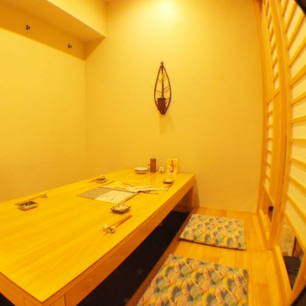 【Lunch Seat】 You can use it with a small number of people.It is certain that you can make a reservation in advance.You can partition it with a shoji and a shade.It is also available for small-scale banquets and entertainment.Please feel free to contact us.