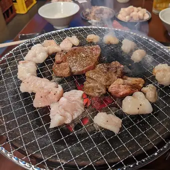 自慢のホルモンを堪能！お酒が進む飲み放題付きホルモンコース！