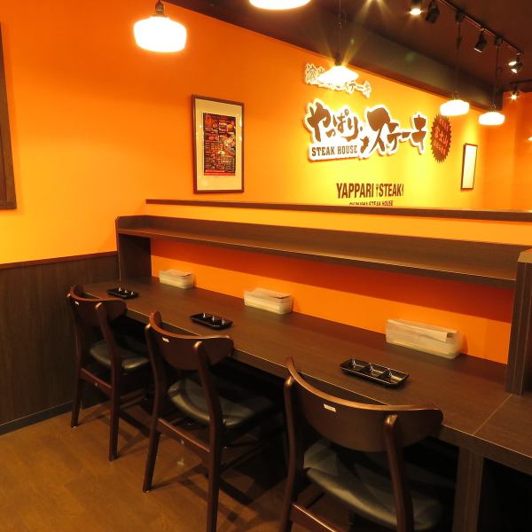 [Counter seats] We have abundant counter seats that can be easily used by one person.You can drop by for lunch or a meal on your way home from work! We offer steaks from 100g to 400g and 700g in various parts.Please choose according to how hungry you are ☆