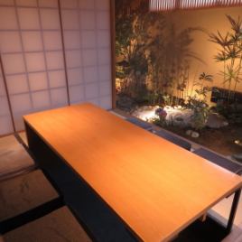 A horigotatsu-style private room that accommodates 6 people.4 types with different interiors