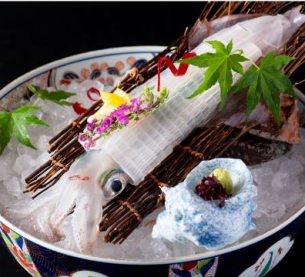 Live squid sashimi (seasonal item) Advance ordering is recommended