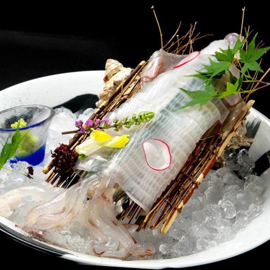 Live squid sashimi (seasonal item) Advance ordering is recommended