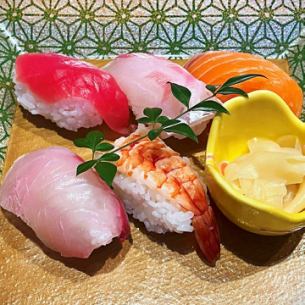Five pieces of sushi selection