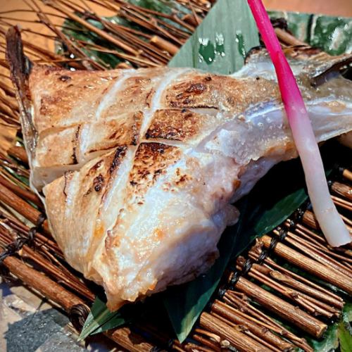 Yellowtail collar salt-grilled/cooked