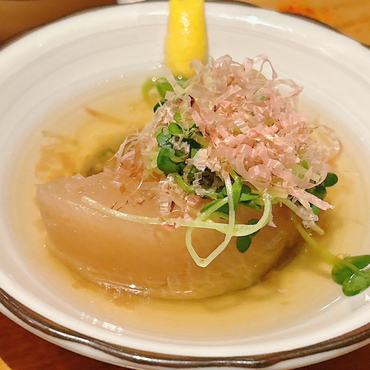 从博多站步行仅需4分钟！特色炖杂碎和特色关东煮。