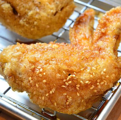 第二受欢迎的菜品：炸鸡翅（盐味或酱味）
