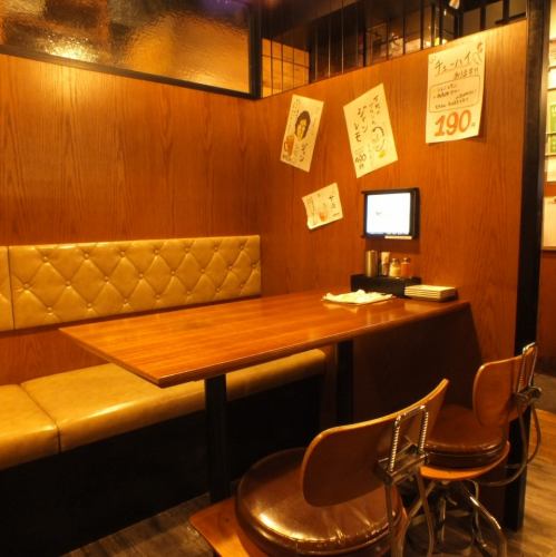 Table seating for 4 with cute retro chairs♪