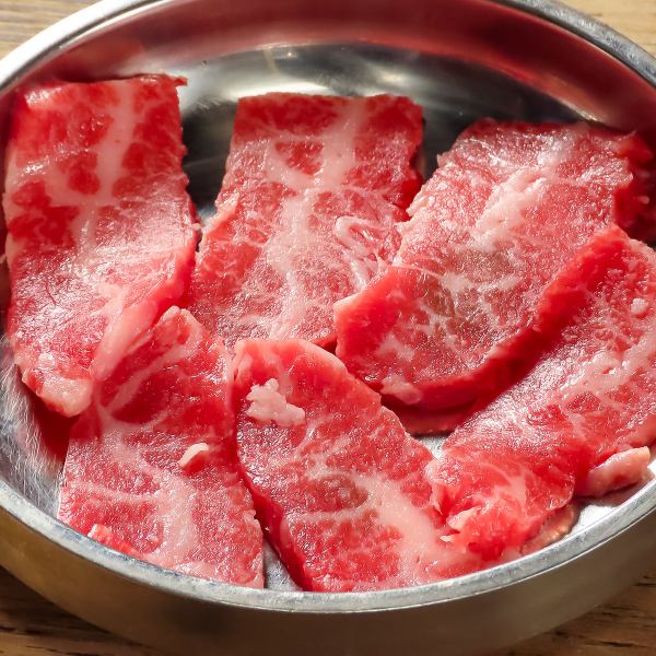 新鮮さとお手頃価格、牛カルビの逸品