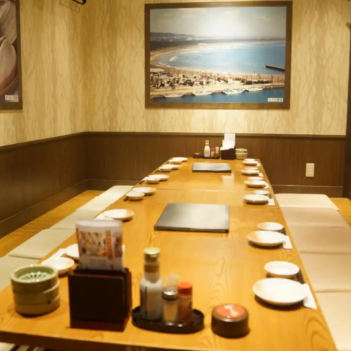 A horigotatsu private room that can accommodate up to 12 people.