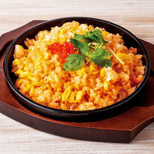 鮭魚和鮭魚籽炒飯