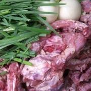 [Domestically produced chicken carcasses and fresh vegetables]