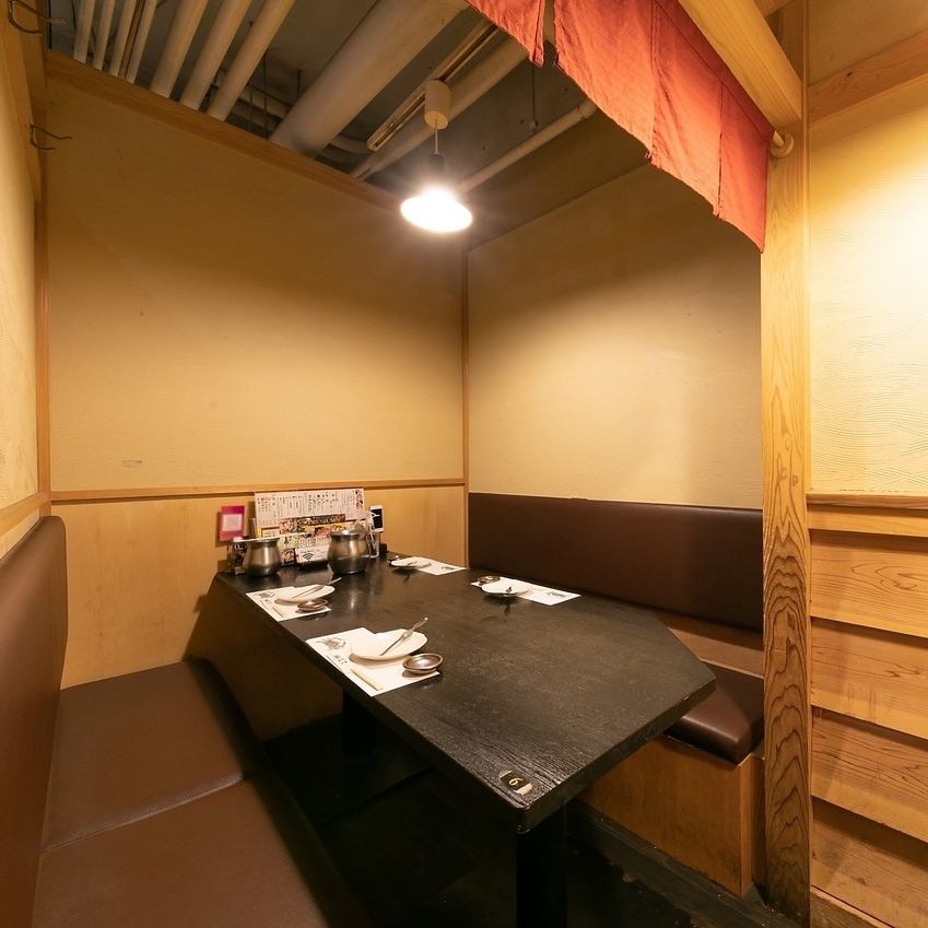 优雅的日式空间很受欢迎。在包间的轻松氛围中享用螃蟹河豚料理！