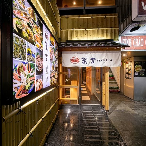 [A secluded hideaway space] [Near Dotonbori! Good location] 1 minute walk from Exit 25 of Namba Station on the Midosuji Line! The meal in the restaurant is so calm that you forget the hustle and bustle of the always lively city of Minami. !