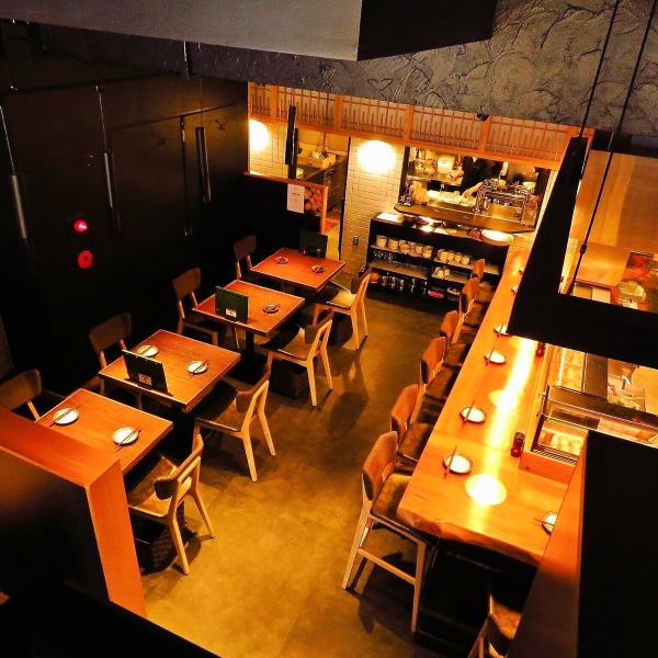 Table seats that can be used by 2 or more people can be connected to accommodate 8 people ☆ Counter seats with a great atmosphere are special seats where the skewers are grilled right in front of you.