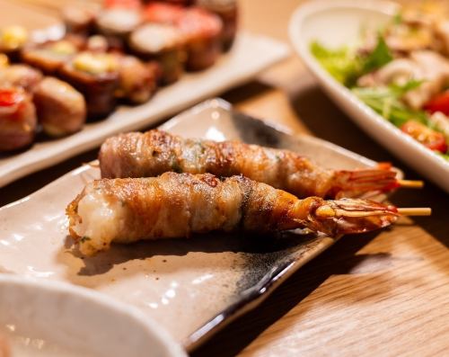 使用天然蝦製成的超大蝦紫蘇豬肉捲串！