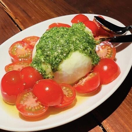 【여성에게도 대인기】이탈리아산 불라타 치즈 원1개와 토마토의 카프레제