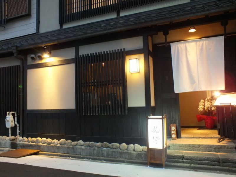 This appearance of Higashisakura is a landmark.Once inside, you will find a high-quality Japanese space.You can use the inside of the store in various scenes.