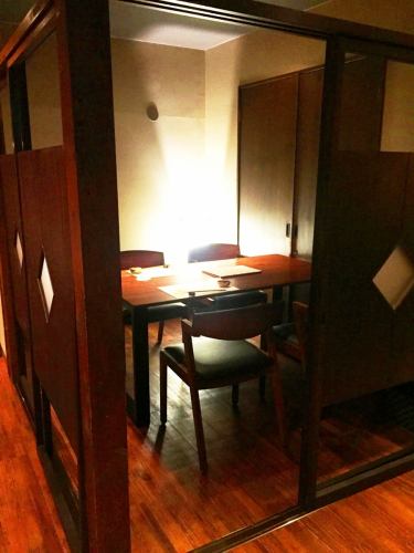 A private room with an atmosphere at the back of the 2nd floor.Indirect lighting creates an adult atmosphere.