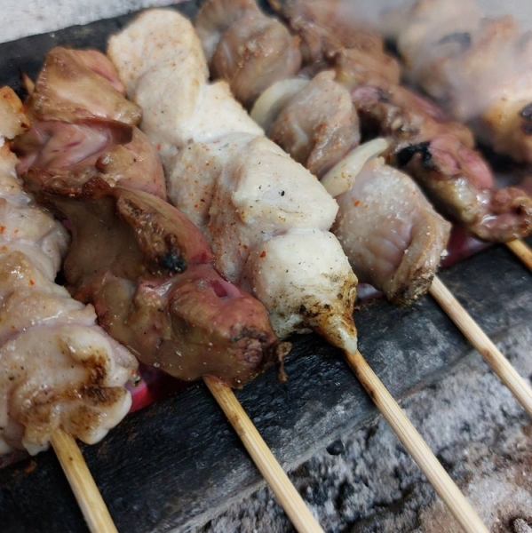 厳選備長炭で焼かれた【炭火焼鳥】