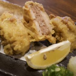 Deep-fried lotus root in a scissors / Deep-fried lotus root in isobe