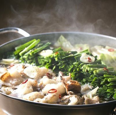 【寒い時期にピッタリ！】国産和牛を使用したあっさり風味の”国産牛もつ鍋”　1848円（税込）～