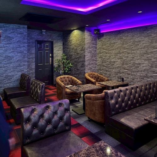 広々ソファ席もご用意！ゆったり落ち着いた時間をお過ごしください。