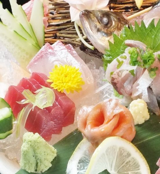 A 5-piece assortment of sashimi that lets you enjoy what's in season now!