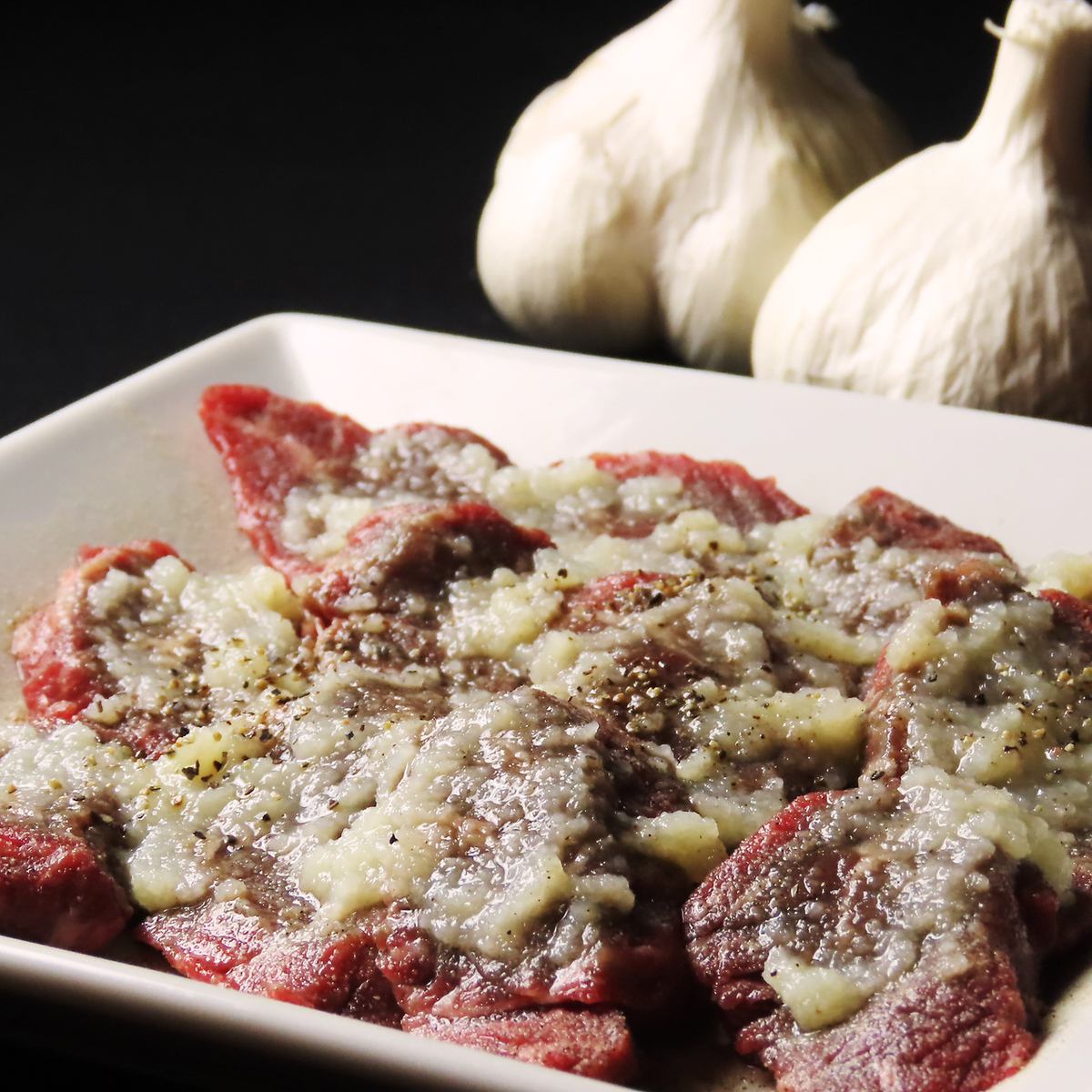 オフィス街にある焼肉屋で仕事終わりに一杯！