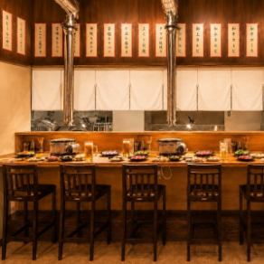 2名様でも超ゆったりくつろげるカウンター席を6席ご用意しております