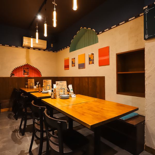 【新宿の喧騒を少し離れた大人の隠れ家で、心地よいひとときを】Tacos&Bar YOTTE YOは、海外にいるかのような気分になれる、ナチュラルテイストで温かみのある雰囲気のタコス酒場。誰にも教えたくないけど、また誰かを連れていきたくなるような大人の隠れ家空間です♪自慢の料理と豊富なお酒を心ゆくまでご堪能ください!