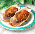 Fresh oysters with black pepper sauce