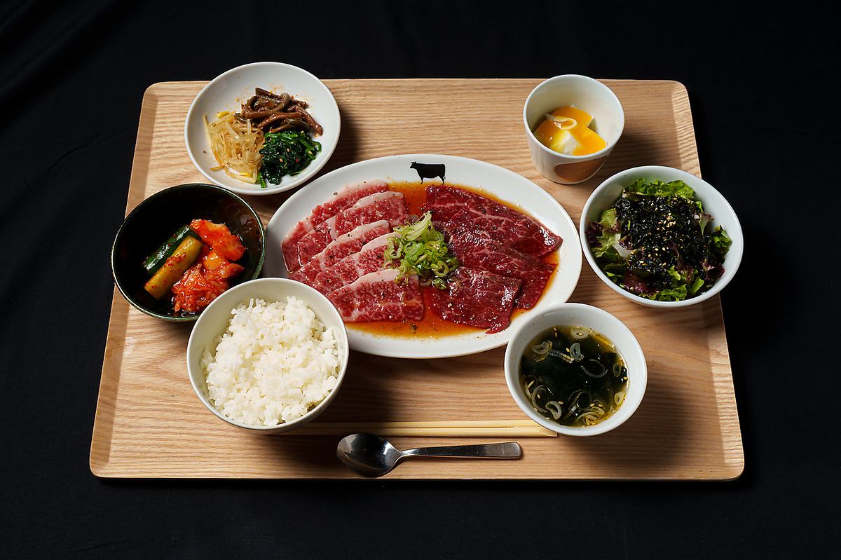 ラーメンや焼肉定食をコスパ抜群の価格でご提供いたします。