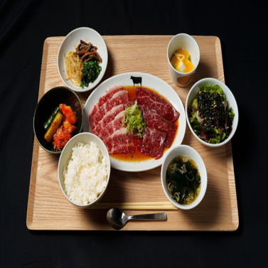 ラーメンや焼肉定食をコスパ抜群の価格でご提供いたします。