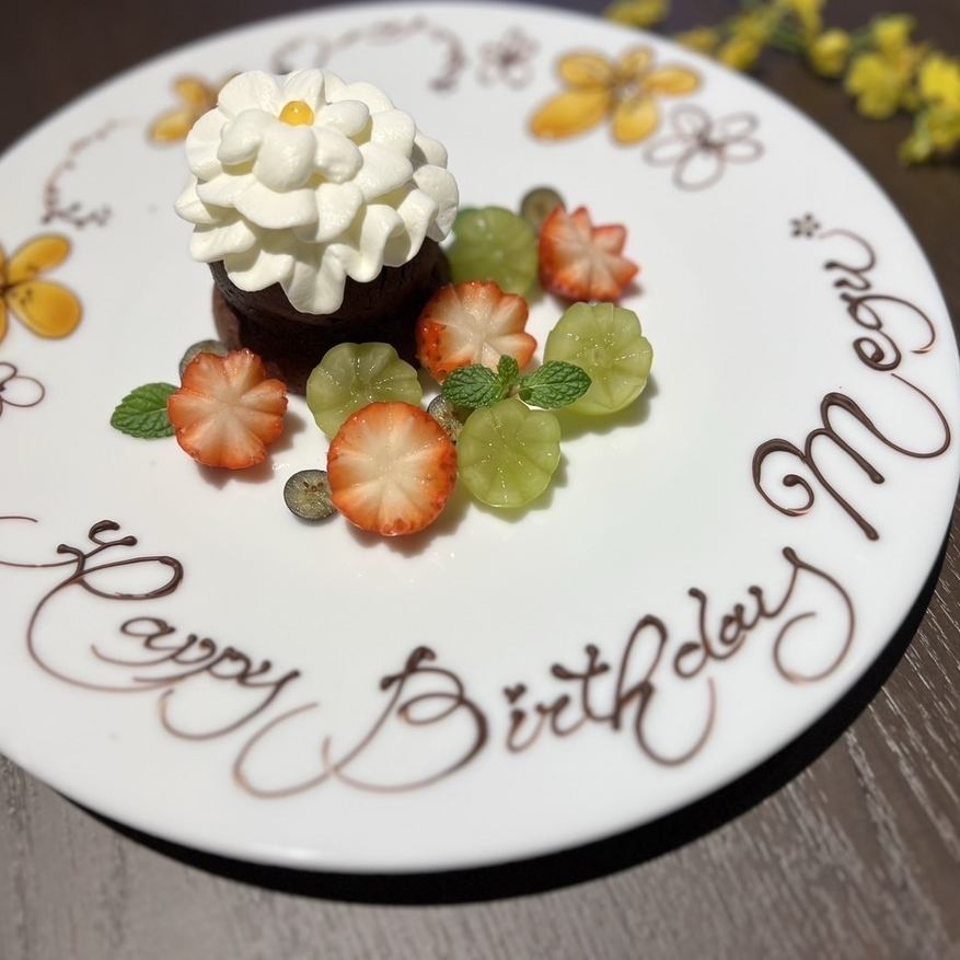 Prepare a chocolate plate message for your favorite dessert ♪