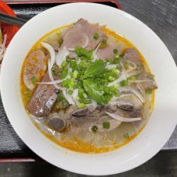 ブン・スオン（豚スペアリブ米麺）