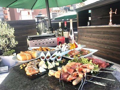 [3F] You can enjoy a barbecue on the terrace, with all-you-can-drink for 6,600 yen.