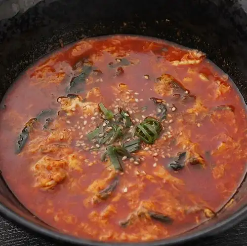 Kalbi soup (spicy)