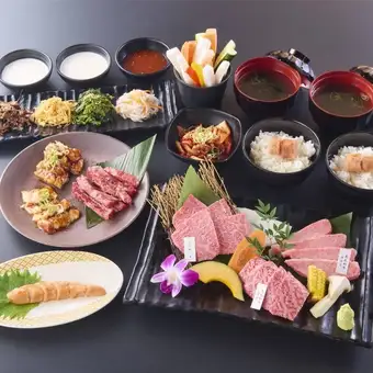 Reservations now being accepted for various banquets! [Up to 40 people can be accommodated!!] Standard yakiniku (Japanese BBQ) - 4000 yen per person (tax included)