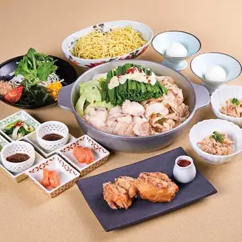 Enjoy the best of Kyushu with our Hakata Motsunabe (offal hot pot) course: 4000 yen (tax included)