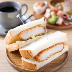 BARのカツサンド