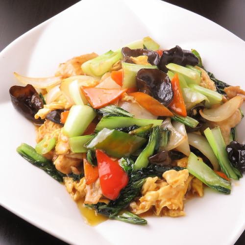 Stir-fried pork, wood ear mushrooms, and eggs