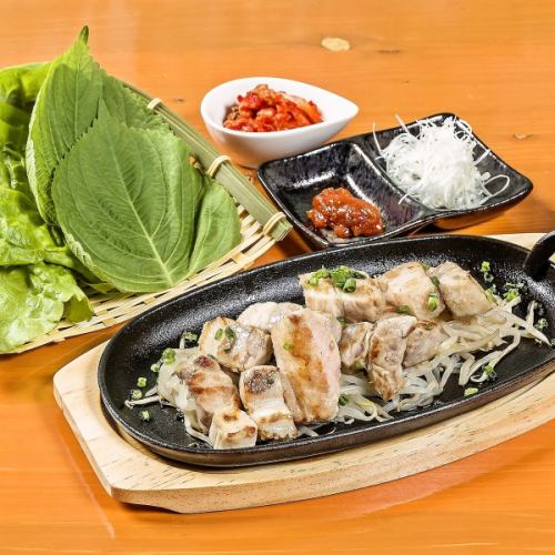 Samgyeopsal (kimchi, chisha, perilla leaves, green onion seasoning, miso)