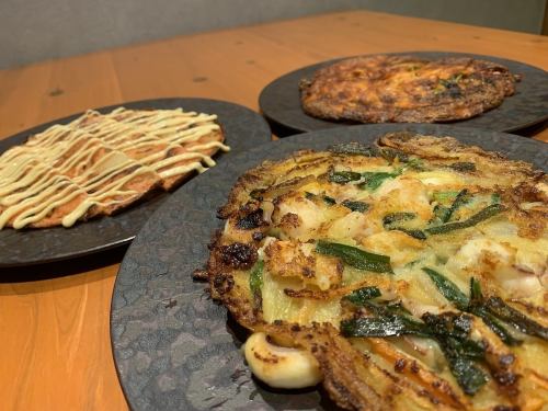 ≪Recommended≫ There are 11 types of pancakes to choose from! Chinese chives, kimchi, pollack roe potatoes, seafood, green chili peppers, yam start from 900 yen (tax included)
