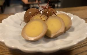 うずら玉子の醤油煮/ニンニクの芽の和えもの