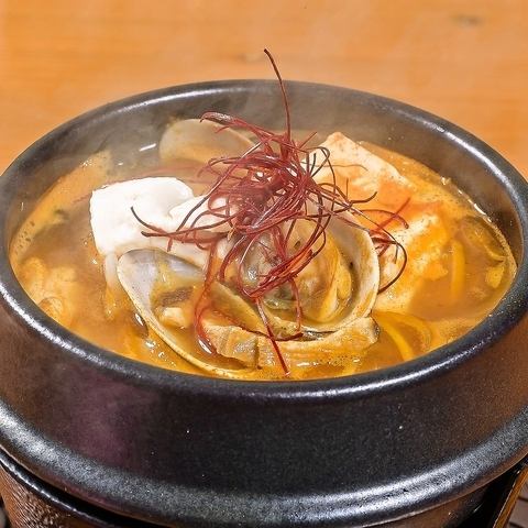 自家製ヤンニョムが決め手！旨辛でコク深い贅沢スンドゥブ◎