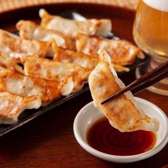 【轻松套餐】周末也开放!快来品尝片屋料理吧!7道菜+2小时畅饮生啤,仅需3000日元